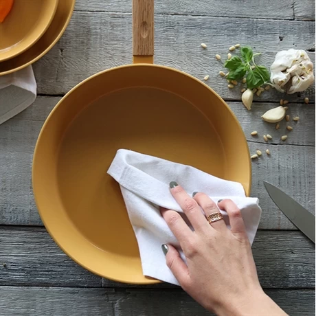 Poêle Ector Induction Aluminium Revêtu Manche En Bois 28 Cm Jaune – Image 4