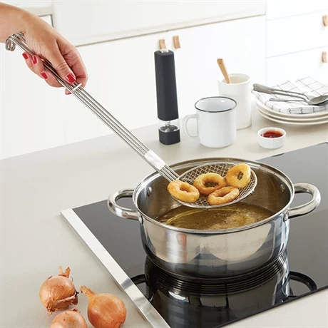 Lot Friteuse Traditionnelle, Coupe-frites Et Araignée à Friture – Image 2