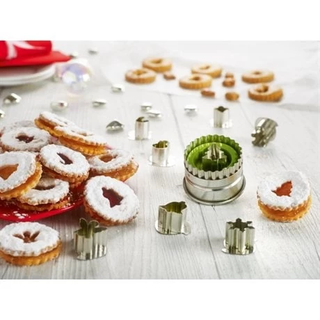 8 Emporte-pièces Et 8 Décors De Fête Linzertarte