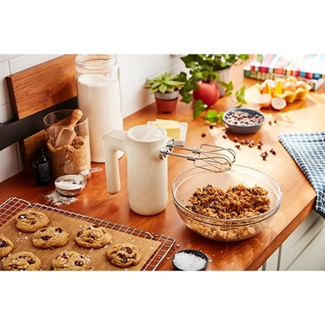 KitchenAid Batteur à Main électrique Sans Fil 7 Vitesses Crème 5KHMB732EAC – Image 4